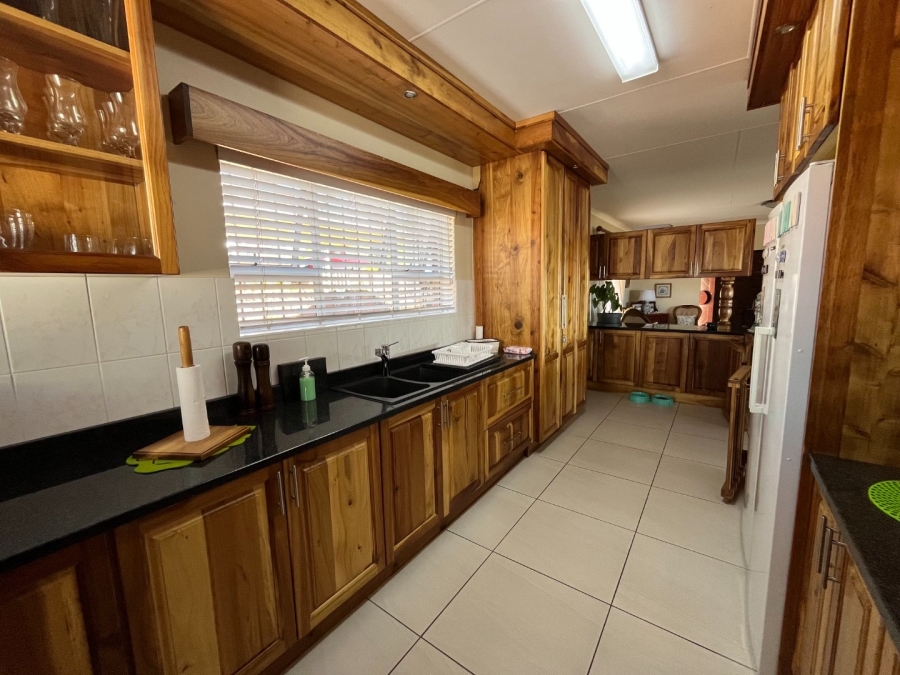 4 Bedroom Property for Sale in Hartenbos Heuwels Western Cape